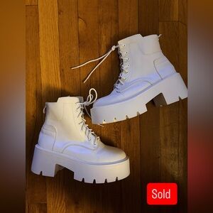White chunky platform boots #platformboots #goth #alternative size 7.5